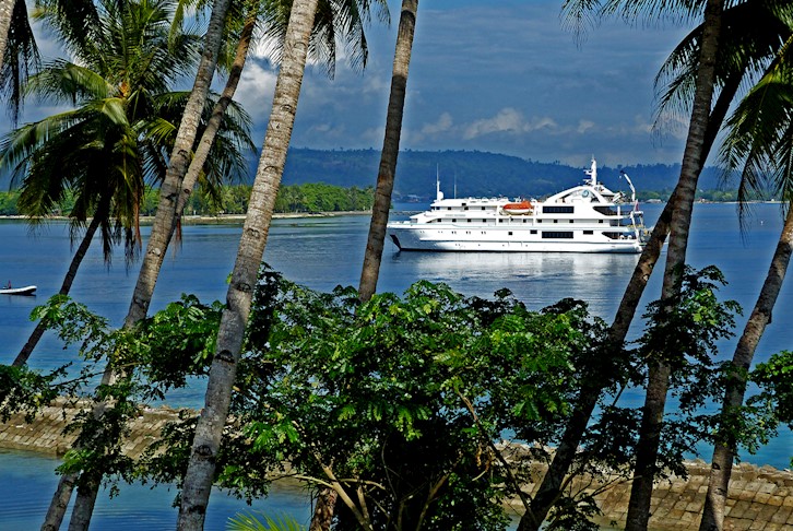 Spice Islands Explorer Cruise with Darwin Stay