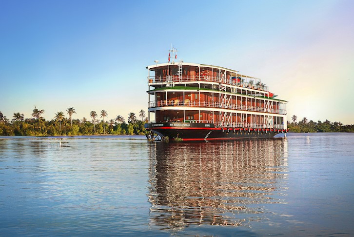 Classic Mekong River Luxury Cruise with Saigon & Angkor