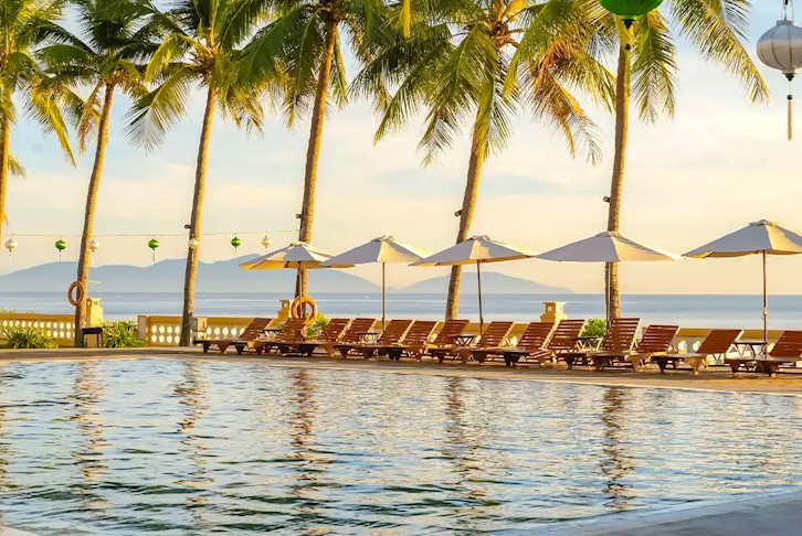 Classic Vietnam Small-Group Tour with Luxury Beach Resort