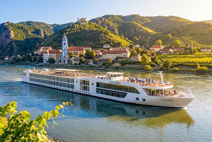 Iconic Danube River Cruise with Munich to London Europe Tour
