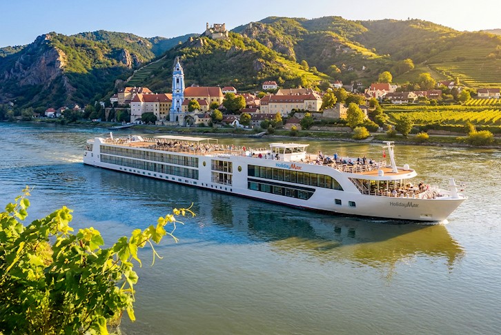 Iconic Danube River Cruise with Munich to London Europe Tour