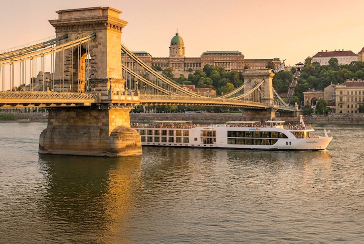 Iconic Danube River Cruise with Munich to London Europe Tour